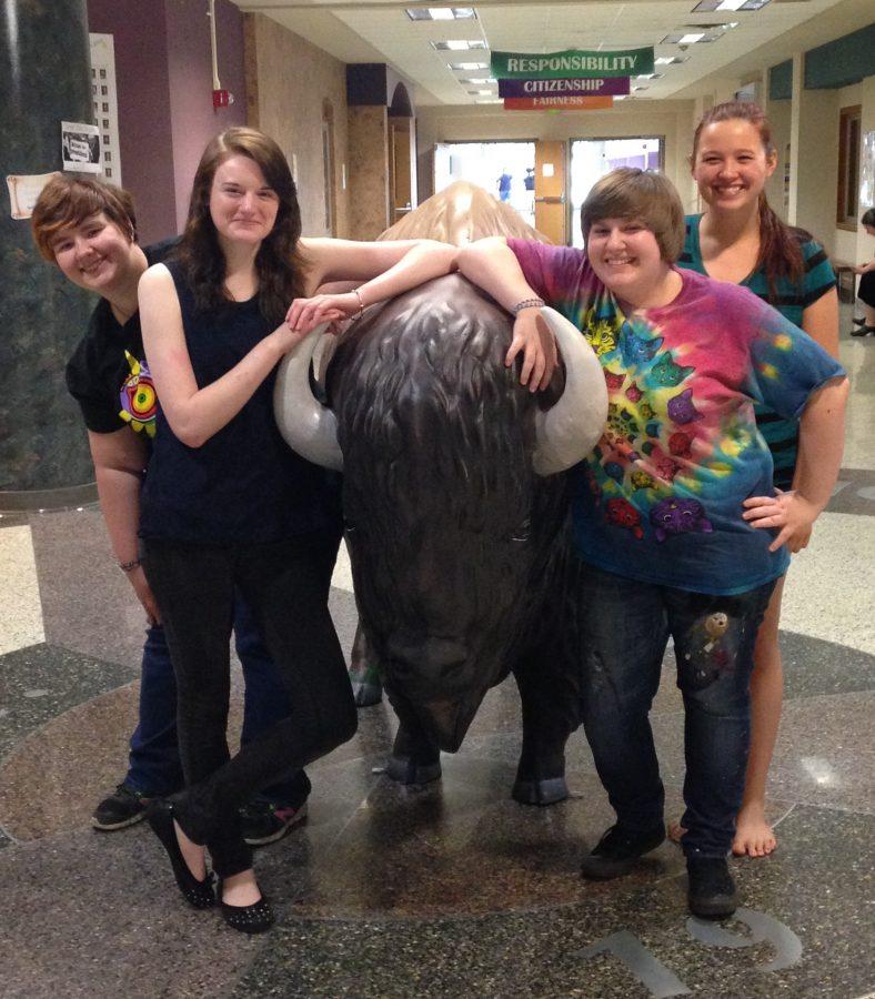 Bison-tennial: EN Students Create Bison for Indianas Bicentennial