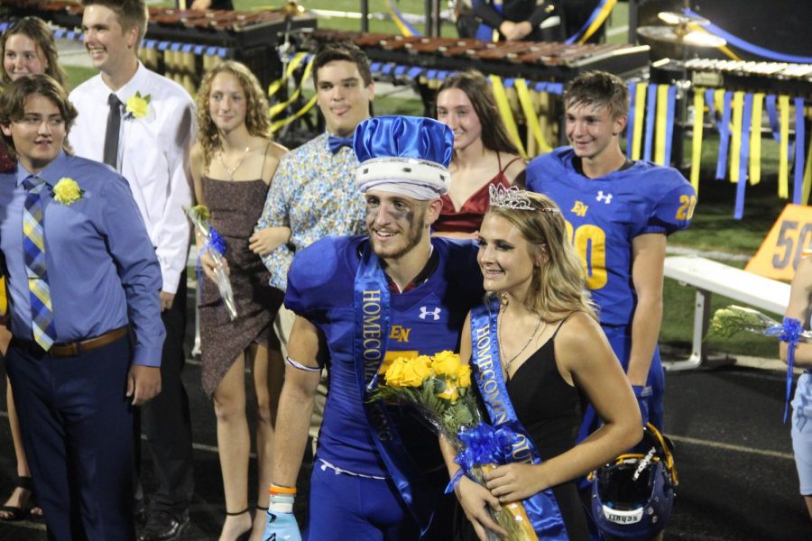 Munson and Mynhier crowned Homecoming king and queen